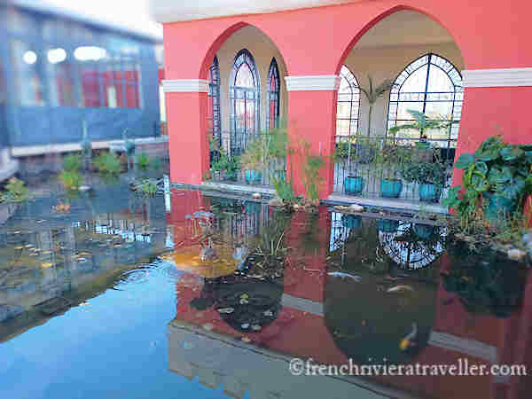 Chateau Cremat pond