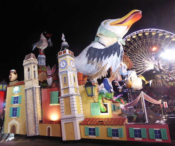 Nice Carnival float with duck head