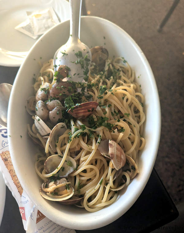 Spaghetti vongole, Pasta Basta